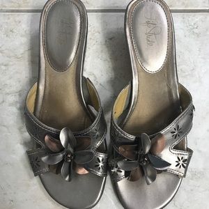 Life Stride Metallic Sandals